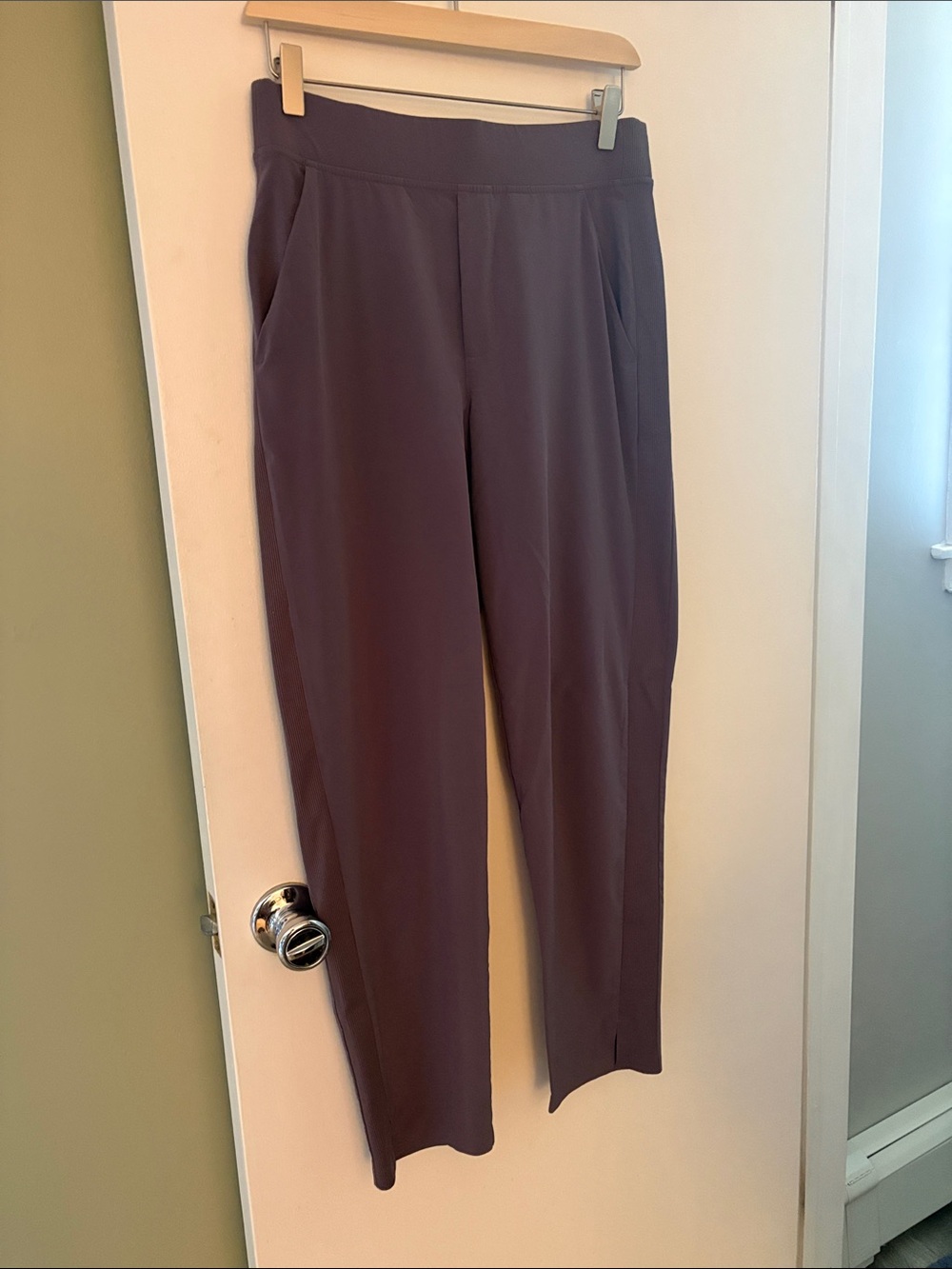 Athleta Brooklyn Ankle Pants  Straight-Leg Pull-On Pants in Muted Purple